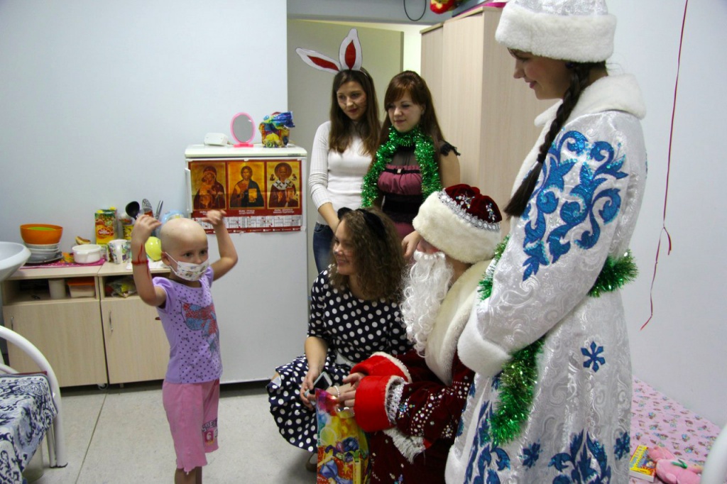 Активисты ВЦ «Прорыв» подарили новогоднюю сказку детям из областного онкологического центра (1).jpg